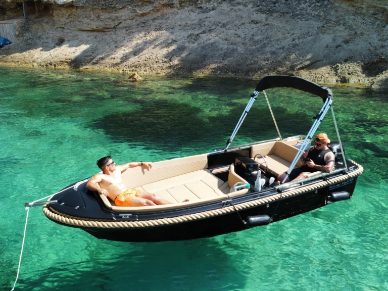 Pronájem Motorová loď Silent Yachts s licencí
