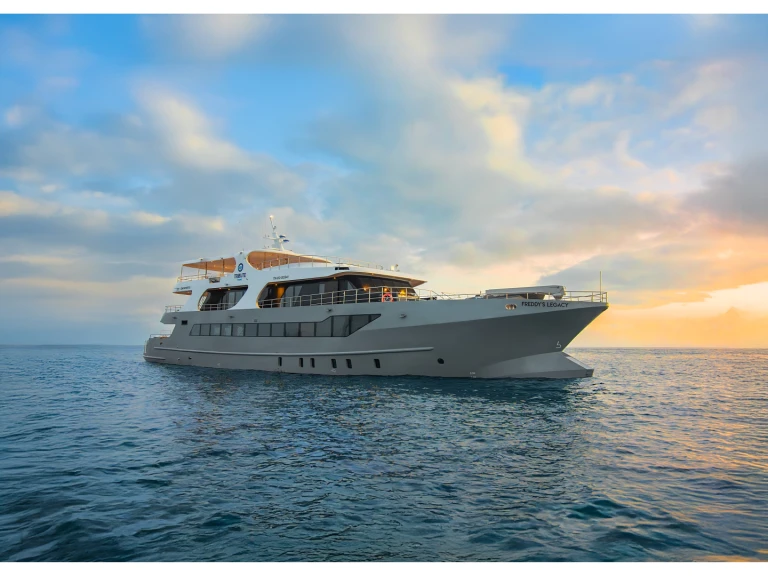  Luxury Motor Yacht - Tribute jednotlivci a charterové společnosti v Puerto Baquerizo Moreno