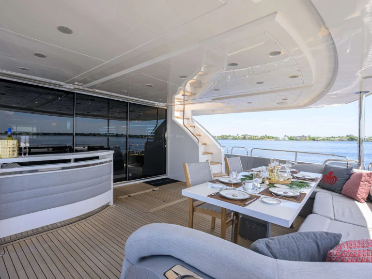 Pronajmout si Princess, UK SPECTRE v Florida