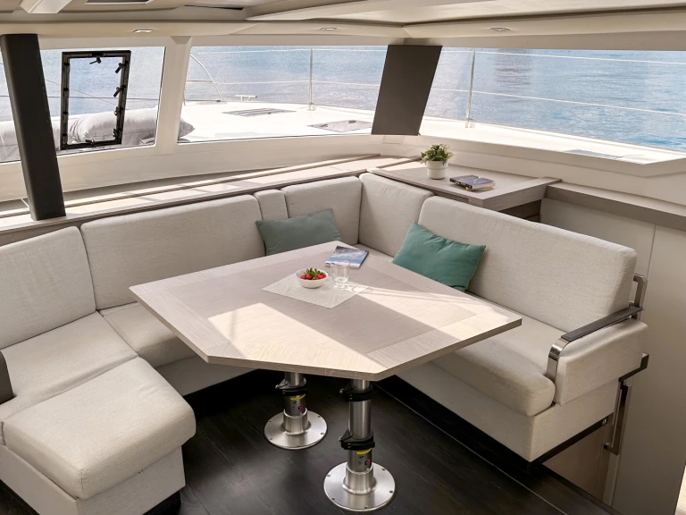 Pronajmout si Fountaine Pajot Tanna 47 v Marmaris