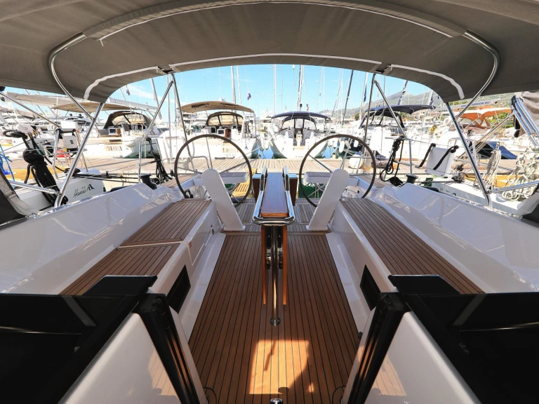 Pronájem Plachetnice v Komolac -Hanse Hanse 388
