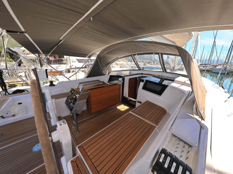 Pronájem lodi Hanse Hanse 388 v Komolac na Samboatu