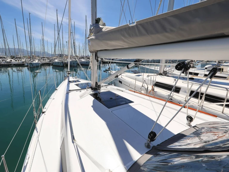 Pronájem jachty v Komolac -Hanse Hanse 388 na Samboatu