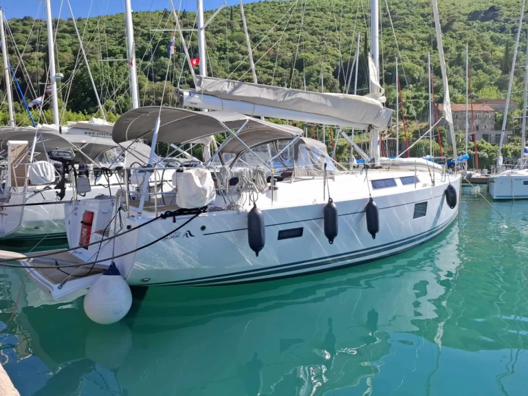 Hanse Hanse 455 jednotlivci a charterové společnosti v Komolac