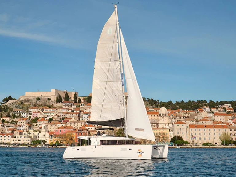 Pronajmout si Lagoon Lagoon 450 v Šibenik 