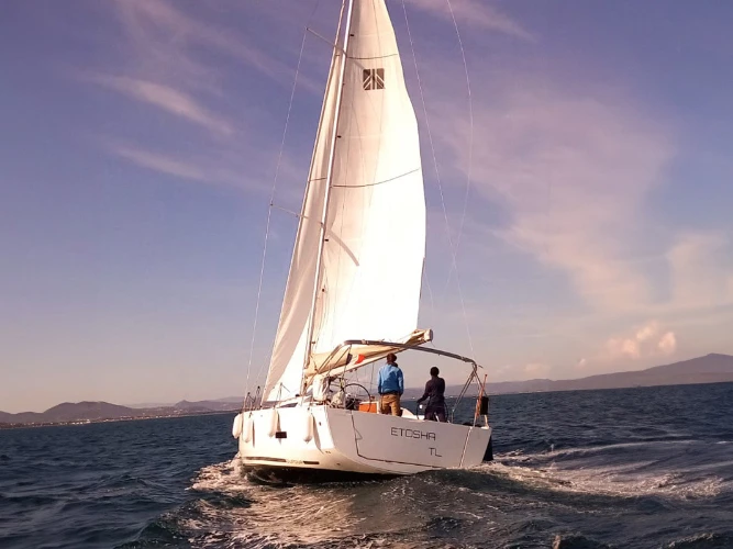 Pronájem lodi Hyeres lákavé ceny Dufour 430