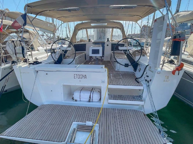 Pronájem Plachetnice v Hyeres -Dufour Dufour 430