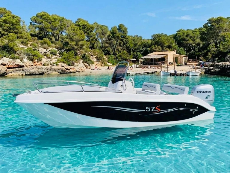 Pronájem Motorová loď Trimarchi s licencí