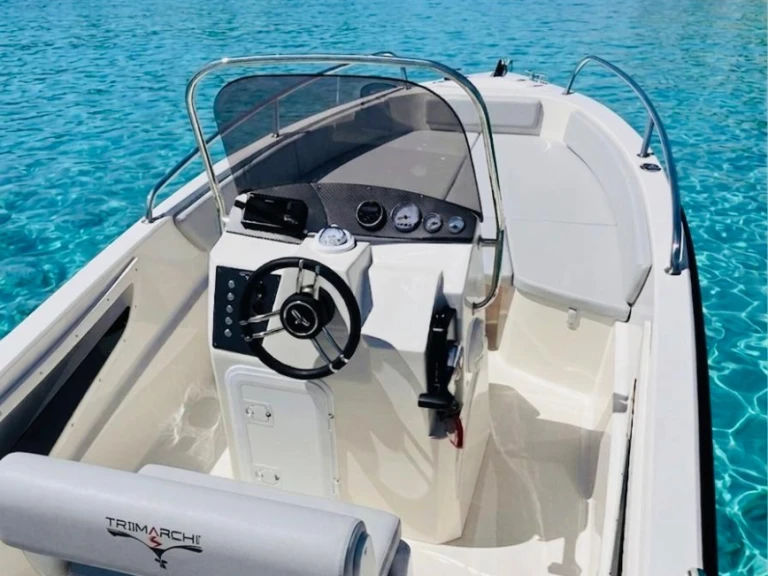 Trimarchi Trimarchi 57 jednotlivci a charterové společnosti v Cala d'Or