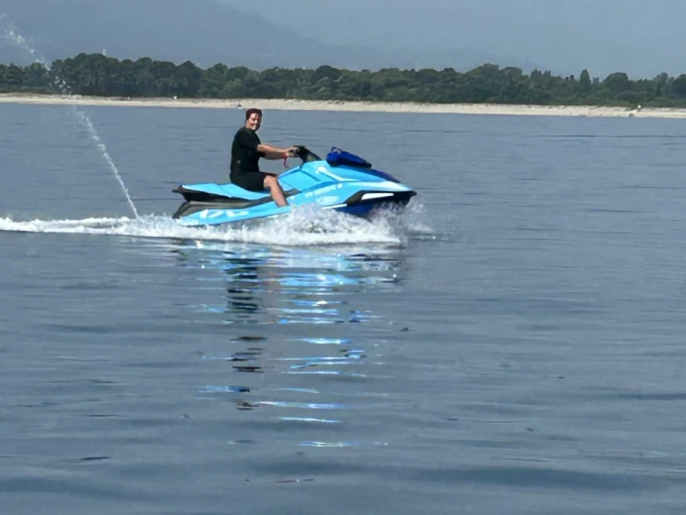 Yamaha VX DeLuxe jednotlivci a charterové společnosti v Saint-Cyprien