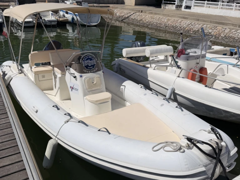 Pronajmout si Nuova Jolly NJ 630 GT v Saint-Cyprien