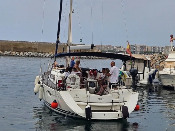 Jeanneau Sun Odyssey 39i Performance jednotlivci a charterové společnosti v Španělsko