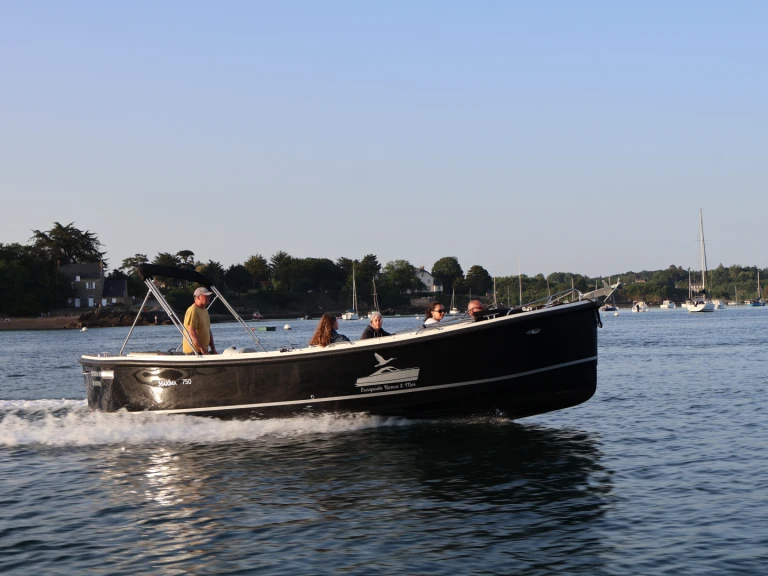 Motorová loď k pronájmu v Dinard za nejlepší cenu