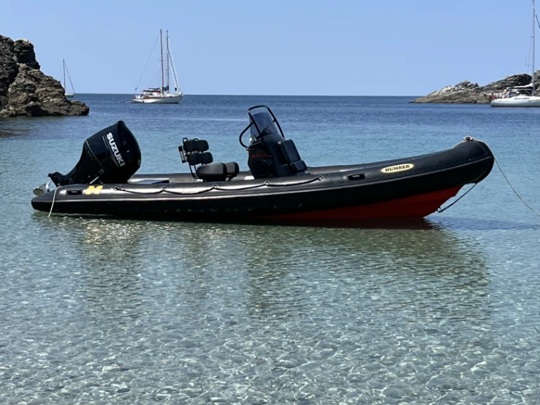 Polotuhá loď k pronájmu v Quiberon za nejlepší cenu