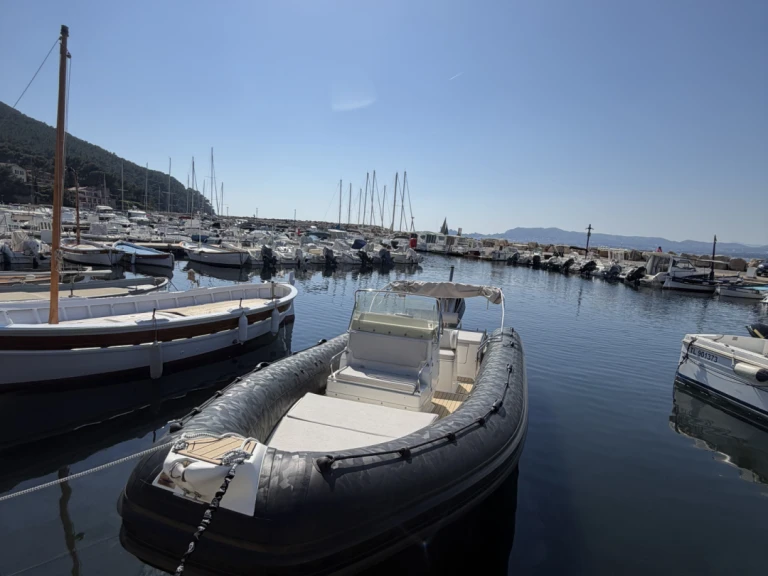 Joker Boat Clubman 24 jednotlivci a charterové společnosti v La Madrague