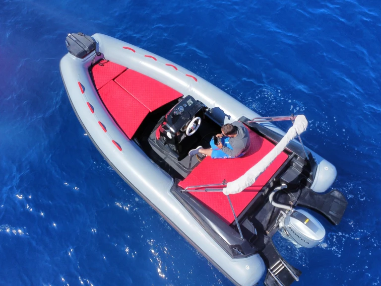 Pronajmout si Magnus 5.80 v Porto Rotondo