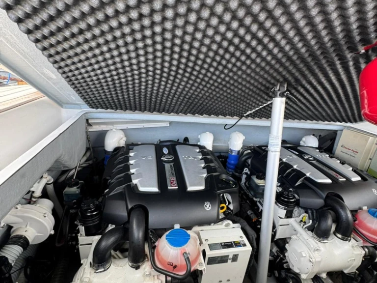 Pronájem Polotuhá loď v Poltu Quatu -Magazzu MX 11 Coupé