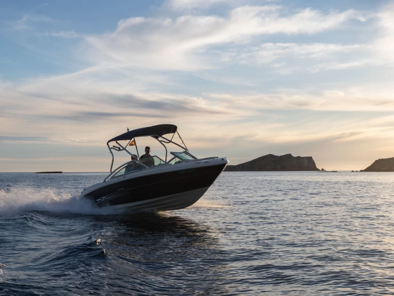Sea Ray Sea Ray 220 Select jednotlivci a charterové společnosti v Sant Antoni de Portmany