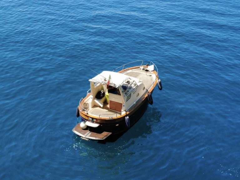 Pronájem lodi Acquaviva 30 EXE v Salerno na Samboatu