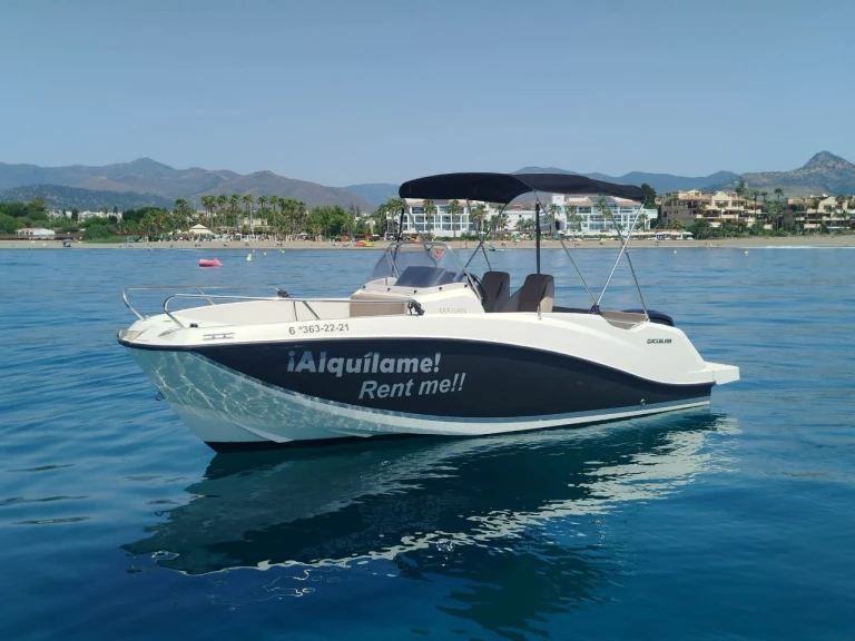 Quicksilver Activ 505 Open jednotlivci a charterové společnosti v Španělsko