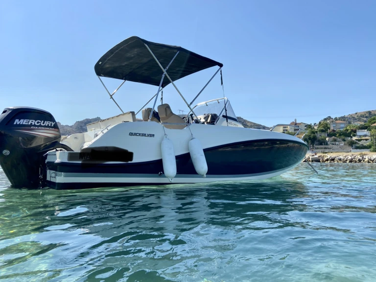 Quicksilver Activ 605 Open jednotlivci a charterové společnosti v L'Estaque