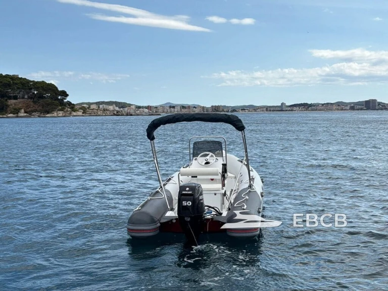 Pronájem lodi Palamos lákavé ceny Aura 520
