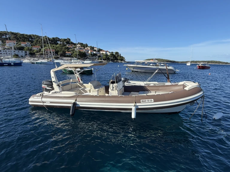Pronájem lodi Marco Twentythree power  v Hvar  na Samboatu