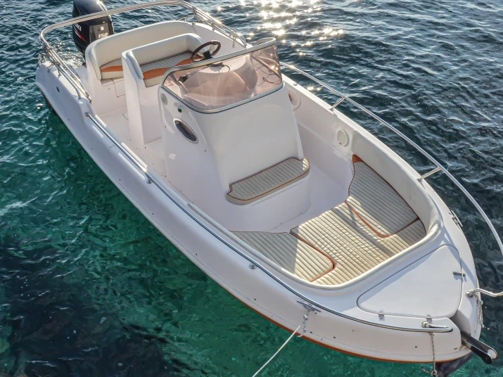 Pronájem lodi Marino Aphordite 650 v Hvar  na Samboatu