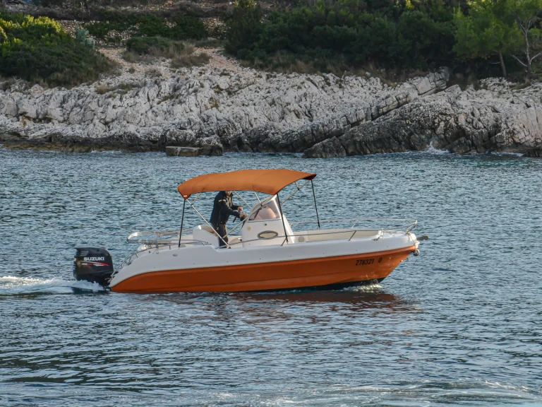 Pronájem lodi Marino Aphordite 650 v Hvar  na Samboatu
