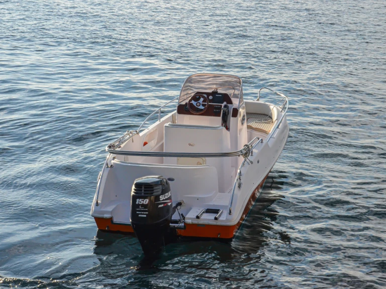 Pronajmout Motorová loď se skipperem či ne Marino v Hvar 