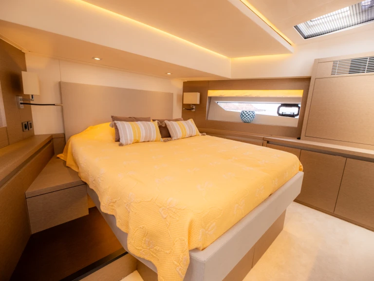Pronájem Jachta Prestige Yachts s licencí
