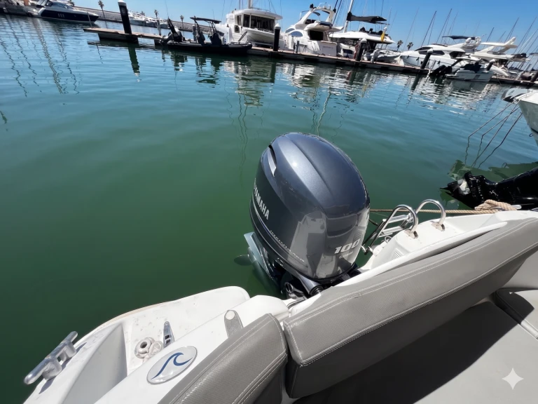 Pronájem Polotuhá loď v Sitges -Zodiac Medline 2 