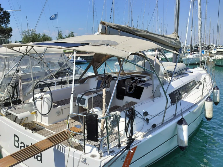 Dufour Dufour 382 Grand Large jednotlivci a charterové společnosti v Izola