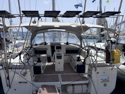 Jeanneau Sun Odyssey 490 jednotlivci a charterové společnosti v Lavrio
