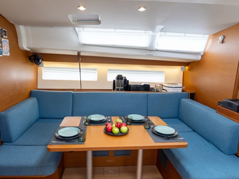 Pronájem lodi Jeanneau Sun Odyssey 490 v Male na Samboatu