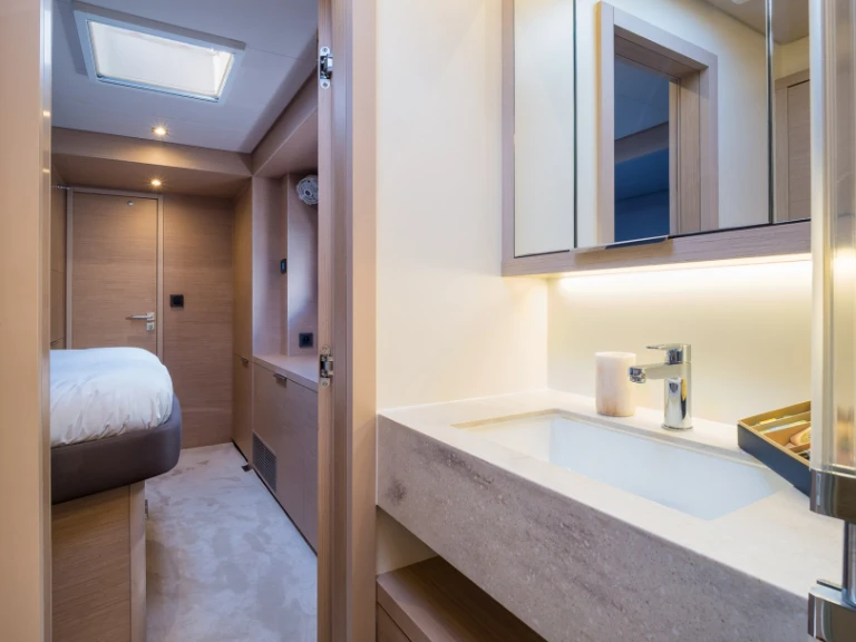 Lagoon Lagoon 55 jednotlivci a charterové společnosti v Kaštel Gomilica