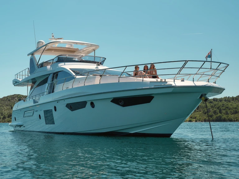 Pronájem lodi Azimut Azimut 72 v Trogir na Samboatu