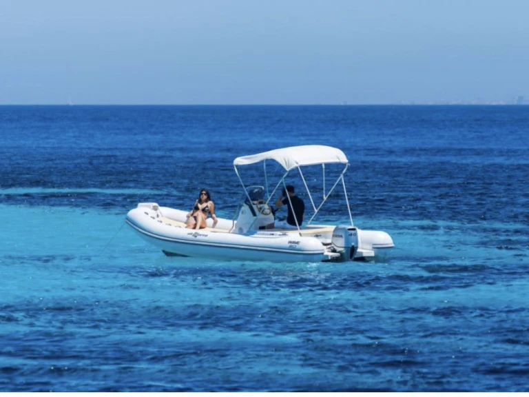 Pronajmout si Altamarea Wave 20 v Favignana