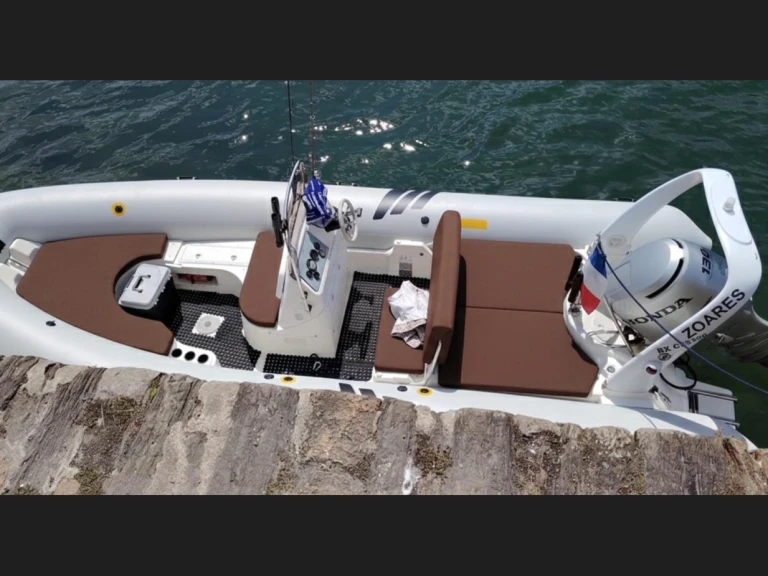 Pronájem Polotuhá loď v Concarneau -Zodiac Medline