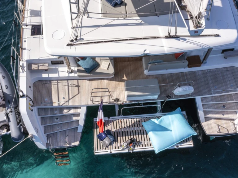 Katamarán k pronájmu v Olbia Port za nejlepší cenu