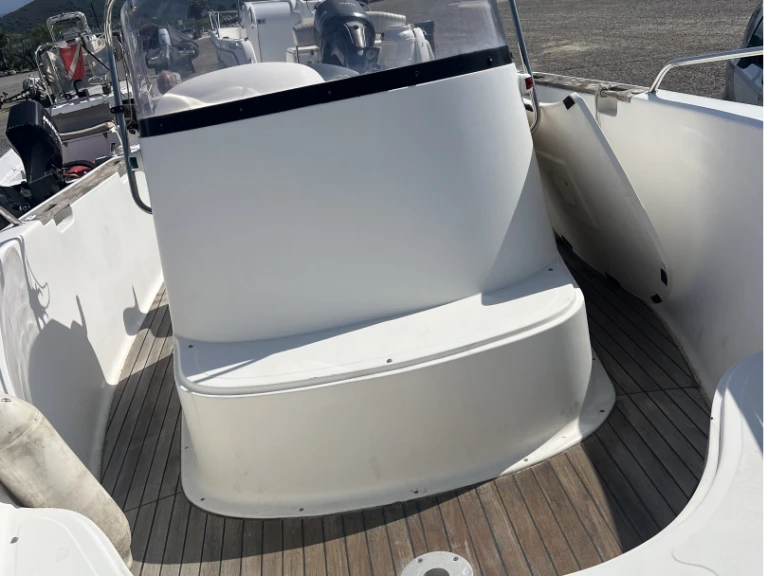Pronajmout si Pacific Craft Pacific Craft 550 Open v Saint-Florent