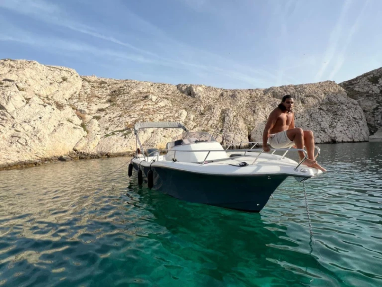 Pronájem jachty v Marseille -White Shark 240 sc na Samboatu