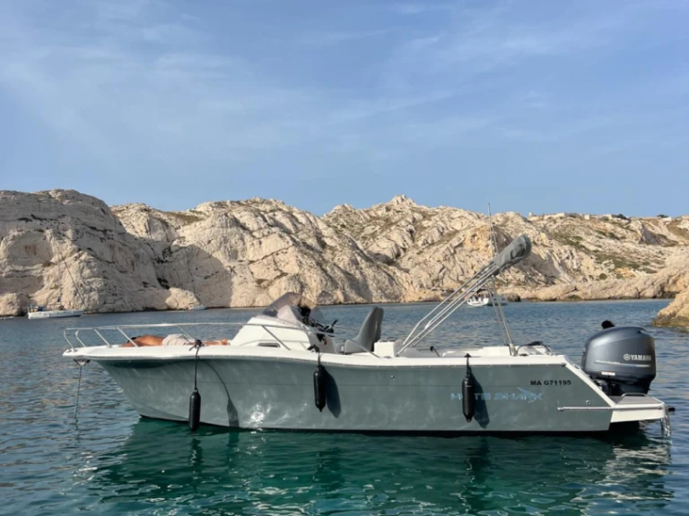 Pronájem Motorová loď v Marseille -White Shark 240 sc