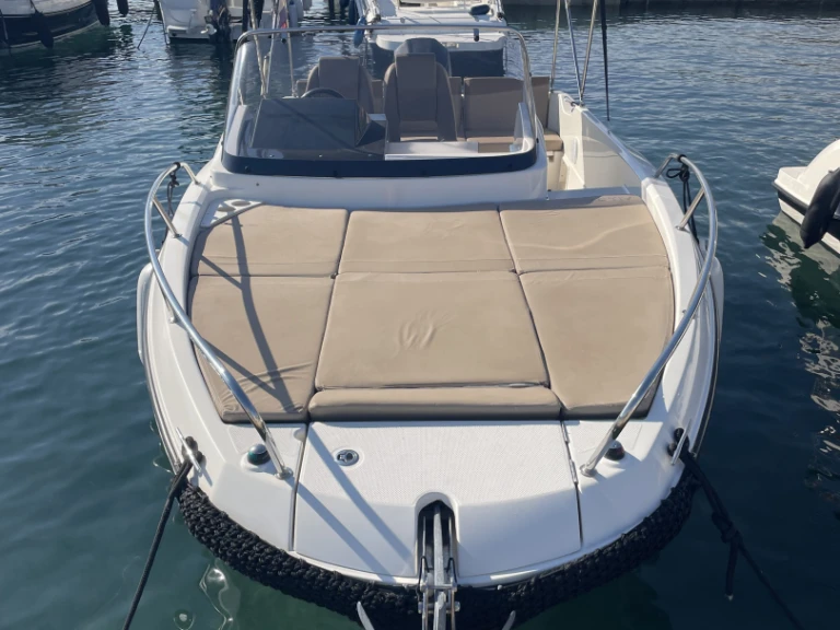 Pronájem lodi Rab lákavé ceny Activ 675 Sundeck