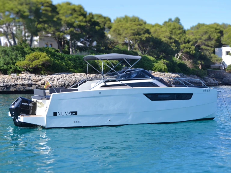 Pronajmout si Nuva M9 CABIN v Cala d'Or