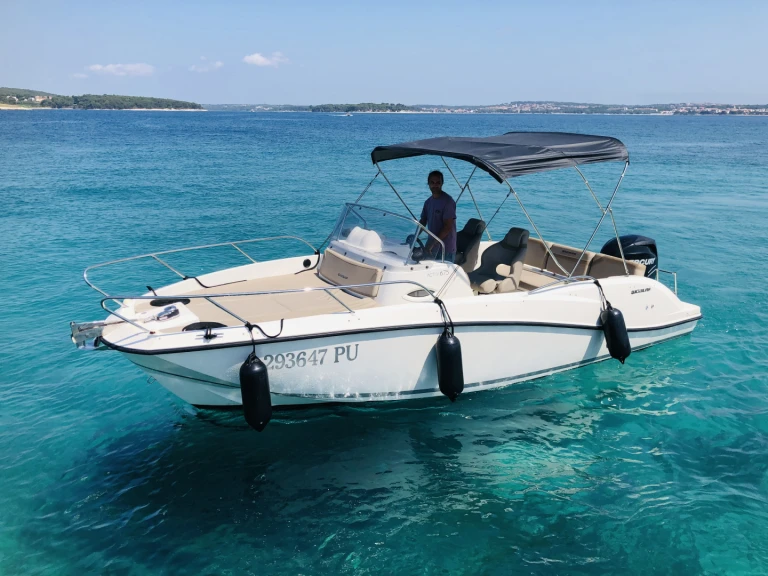Pronájem lodi Medulin lákavé ceny Activ 675 Sundeck