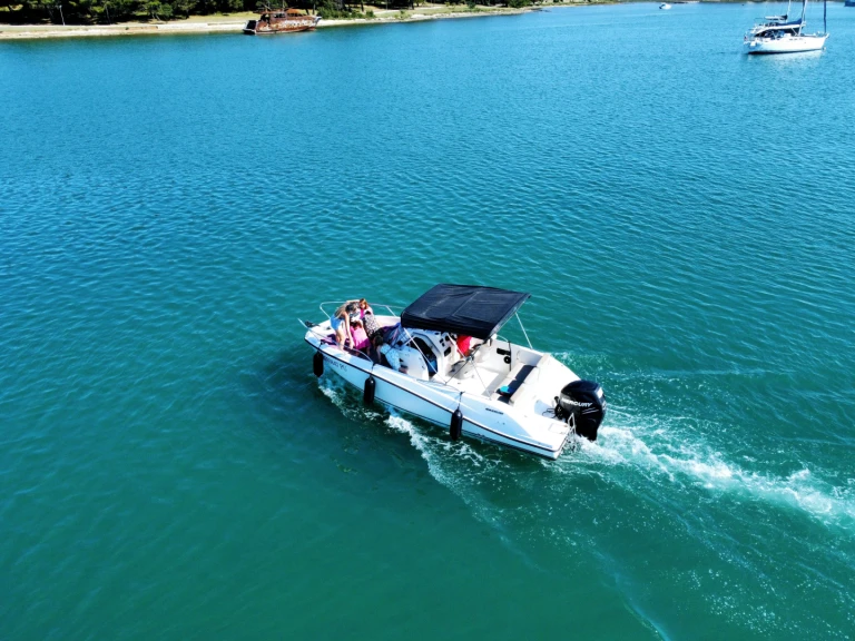 Pronájem lodi Quicksilver Activ 675 Sundeck v Medulin na Samboatu