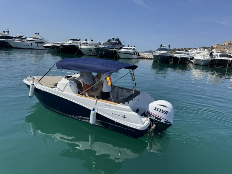 Jeanneau Cap Camarat 6.5 WA jednotlivci a charterové společnosti v Ibiza Town