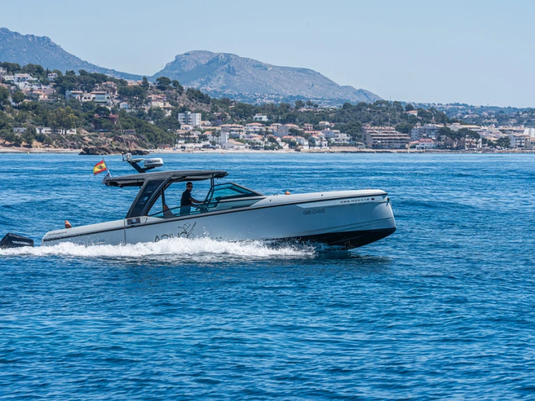 Italboats saxdor 320GTO jednotlivci a charterové společnosti v Altea