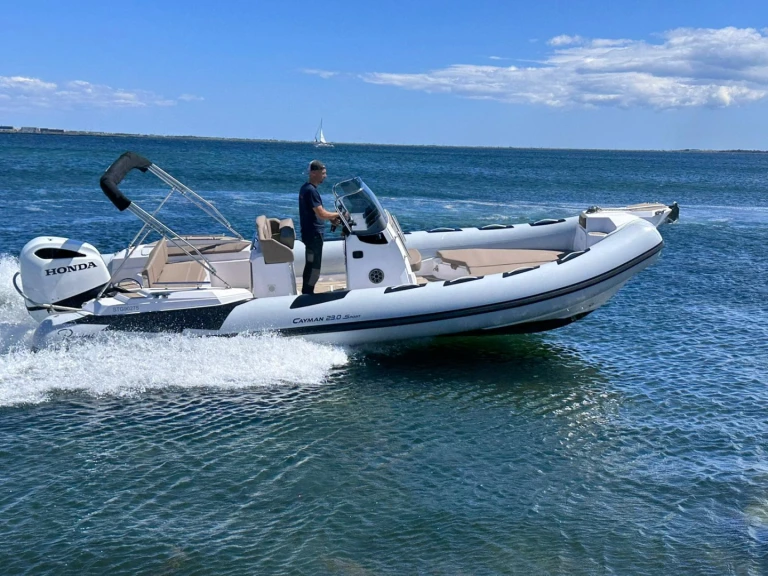 Pronájem Polotuhá loď v Sète -Ranieri Cayman 23 Sport